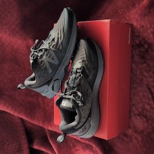 Men's New Balance shoes. 9.5 NWB